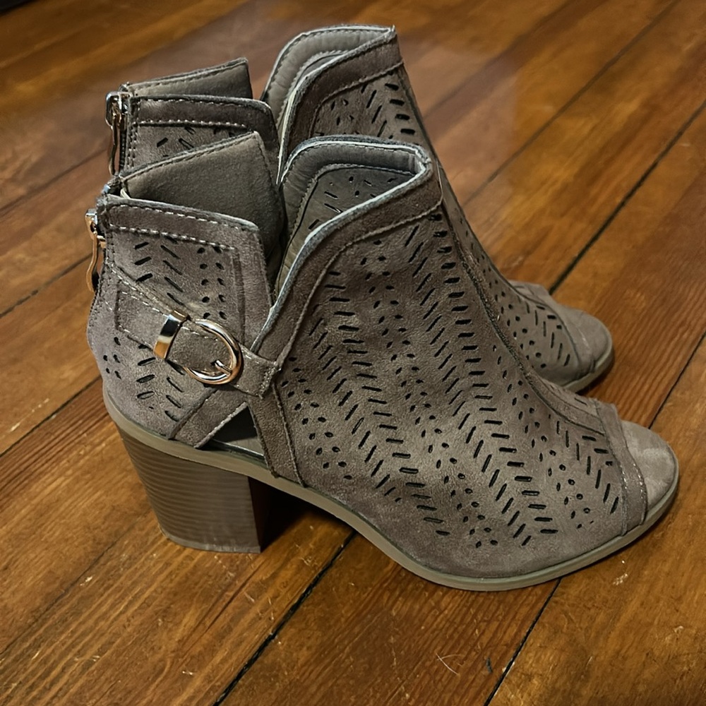 Forever 21 Taupe Peep-Toe Ankle Boots Size 7